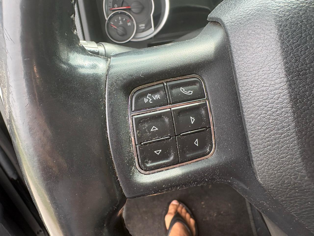 RAM 1500 4WD Crew Cab 140.5" Big Horn 2014