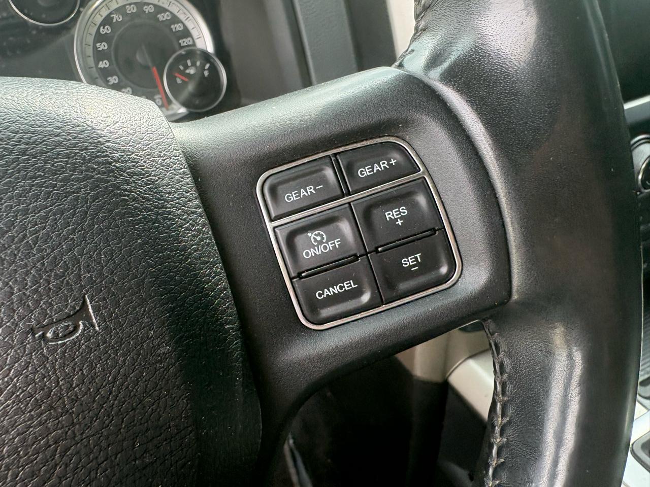 RAM 1500 4WD Crew Cab 140.5" Big Horn 2014