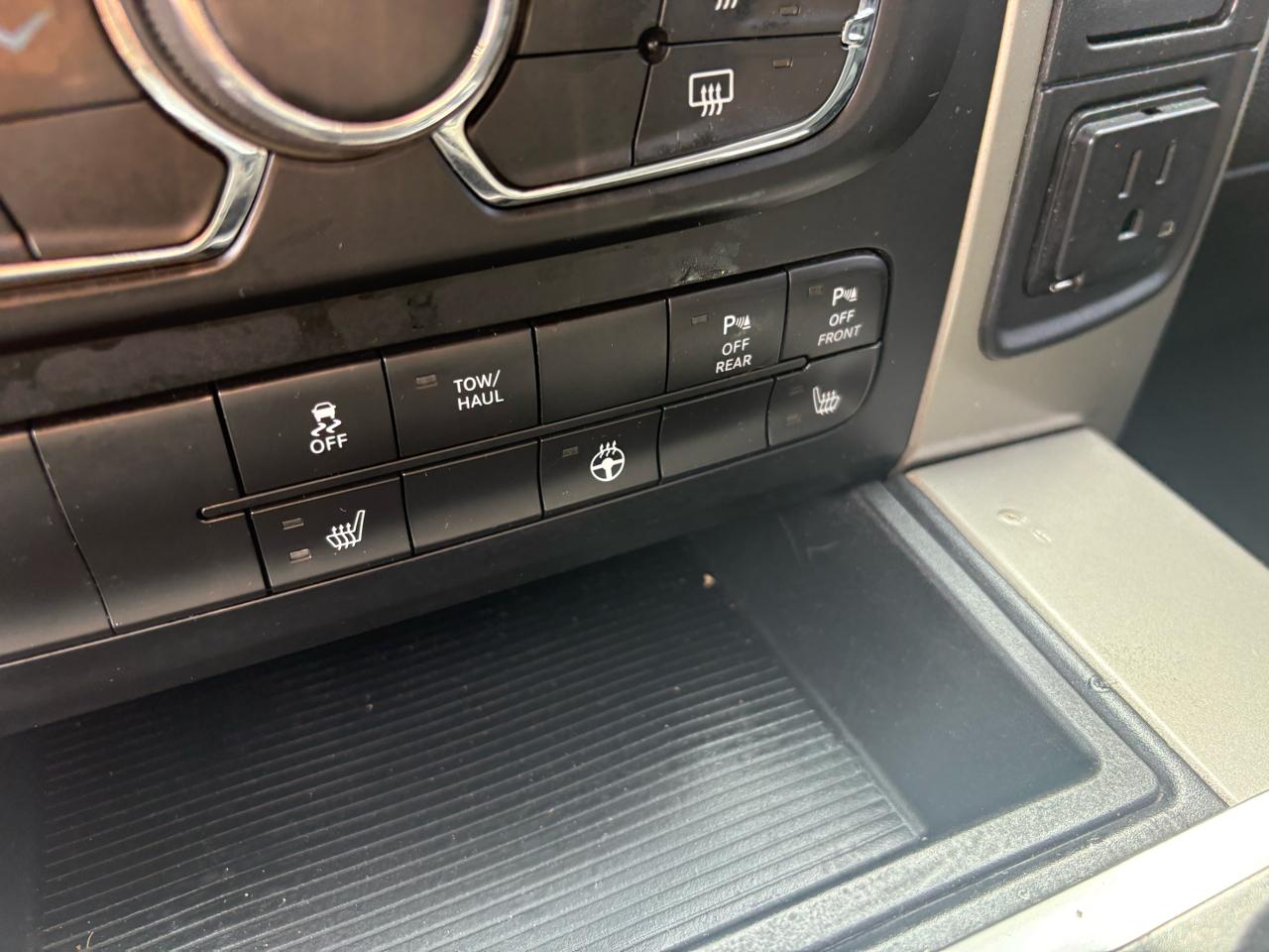 RAM 1500 4WD Crew Cab 140.5" Big Horn 2014