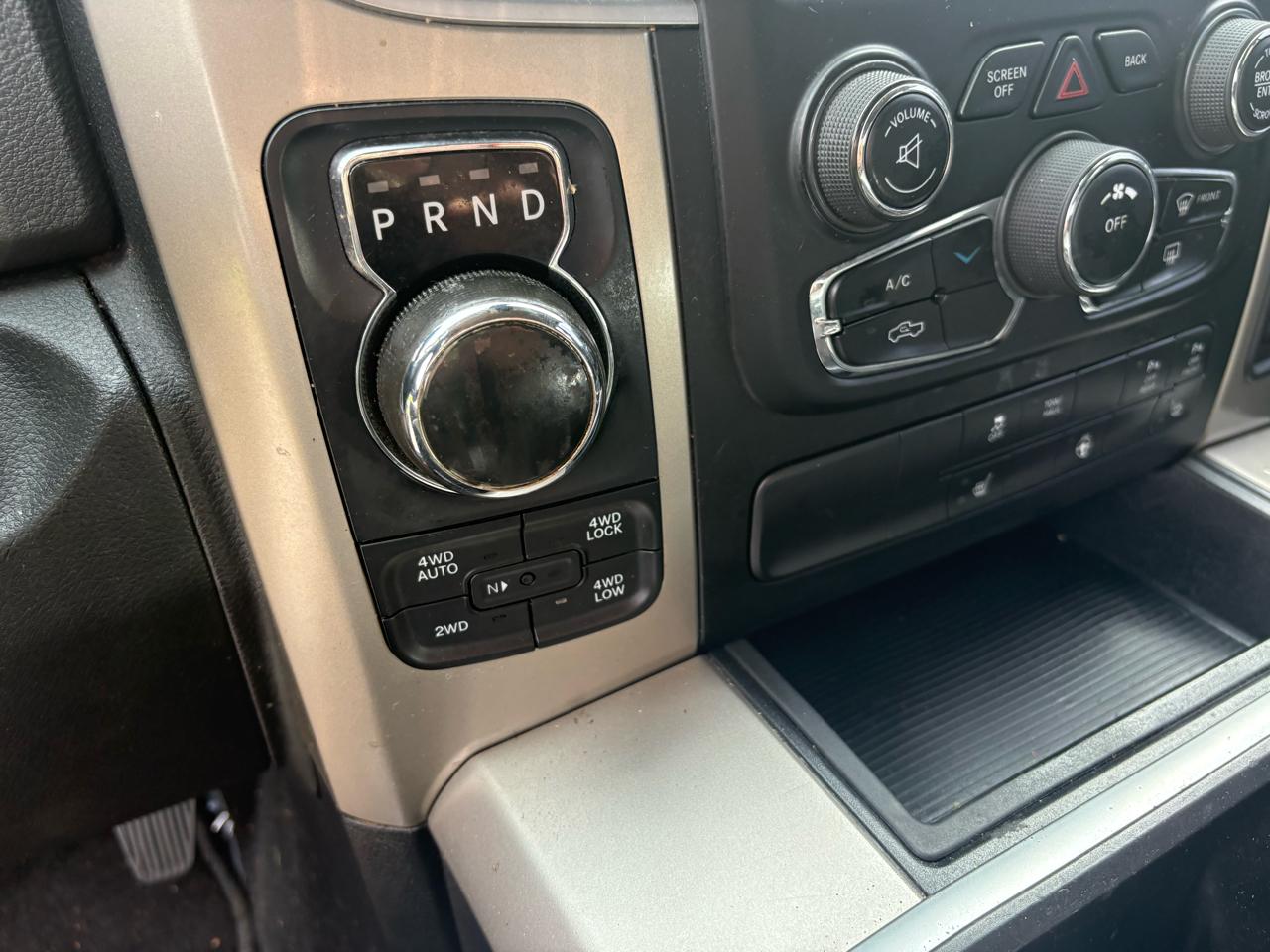 RAM 1500 4WD Crew Cab 140.5" Big Horn 2014