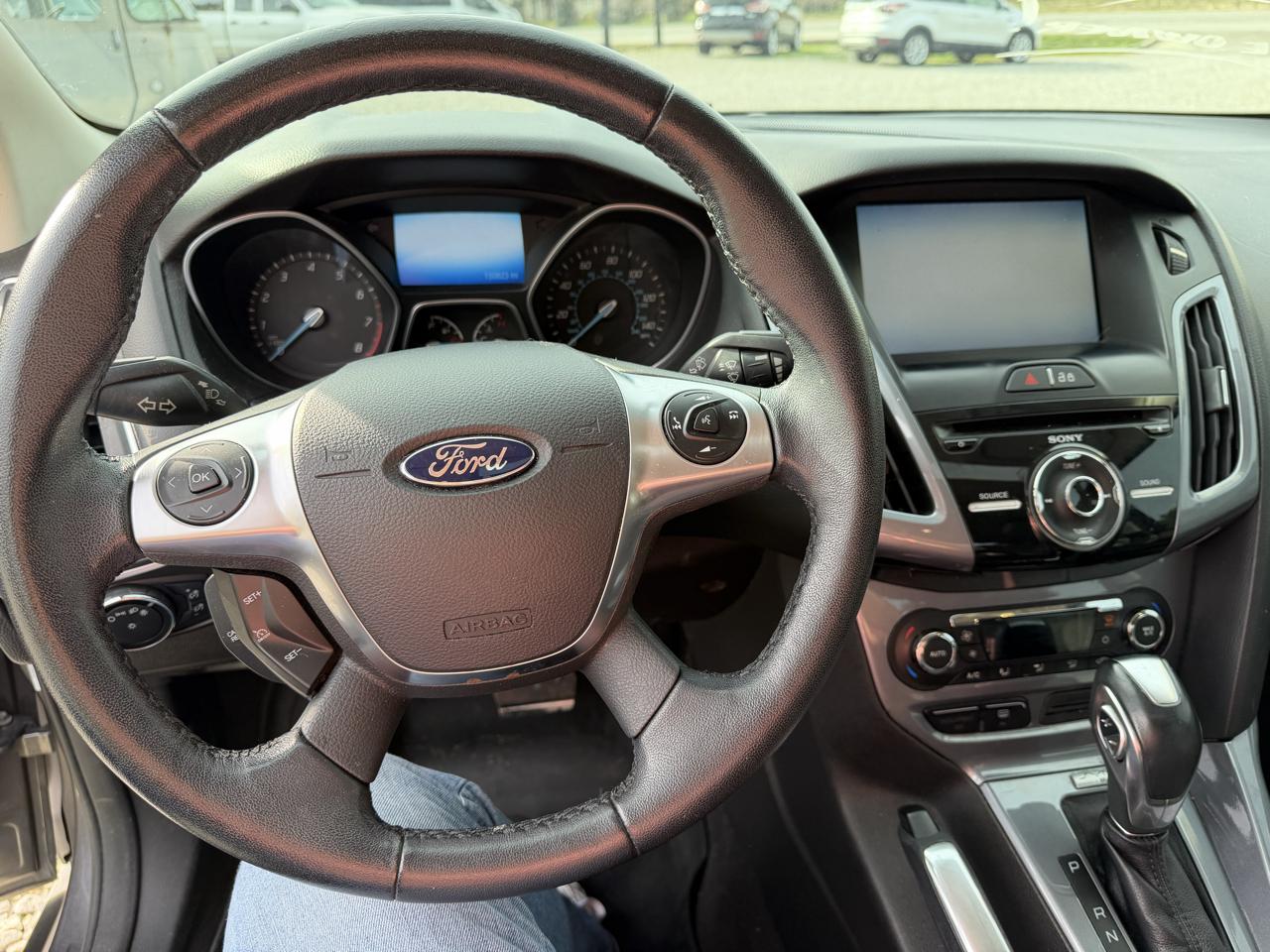 Ford Focus 4dr Sdn Titanium 2014