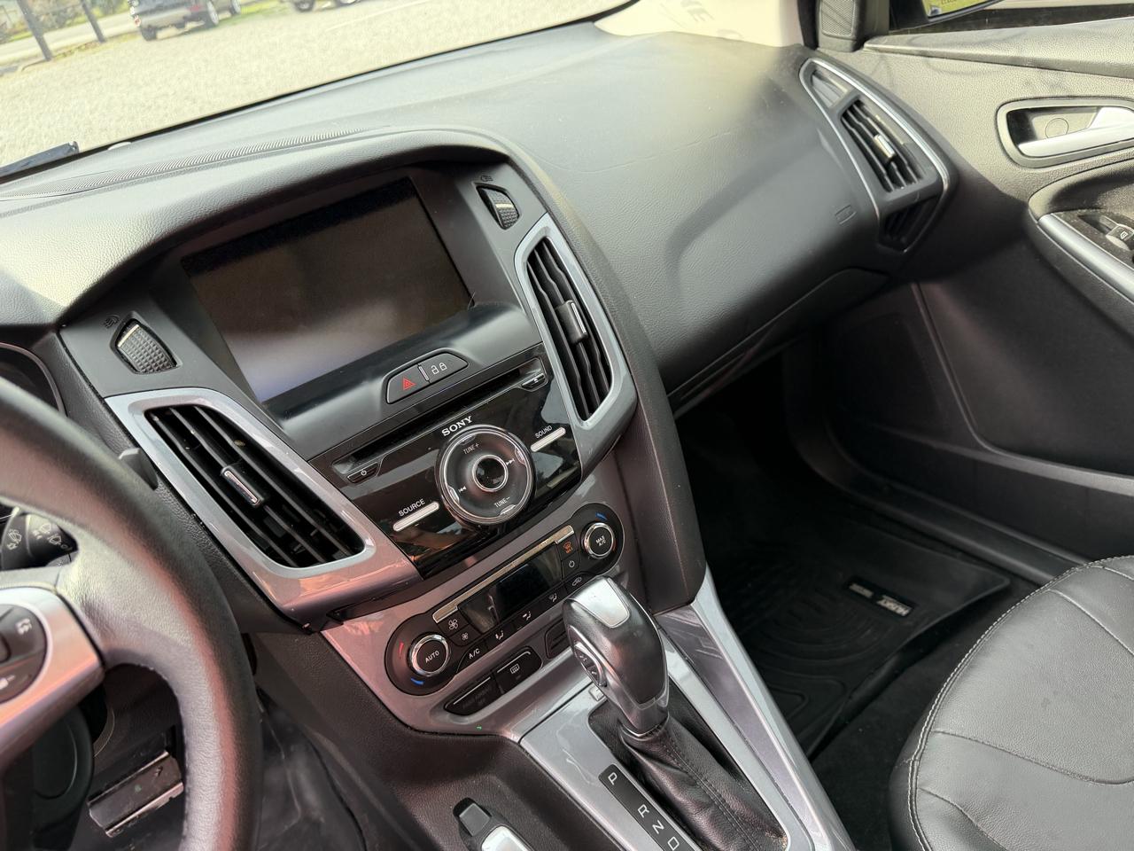 Ford Focus 4dr Sdn Titanium 2014