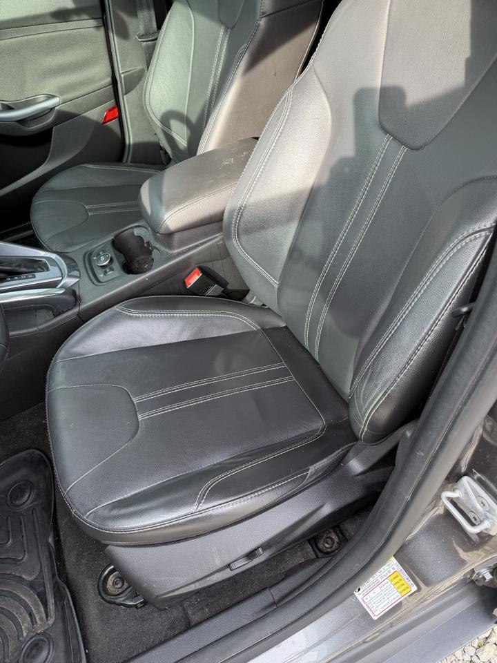 Ford Focus 4dr Sdn Titanium 2014