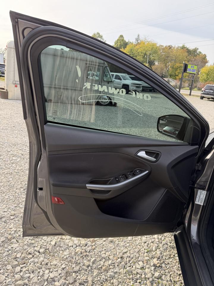 Ford Focus 4dr Sdn Titanium 2014