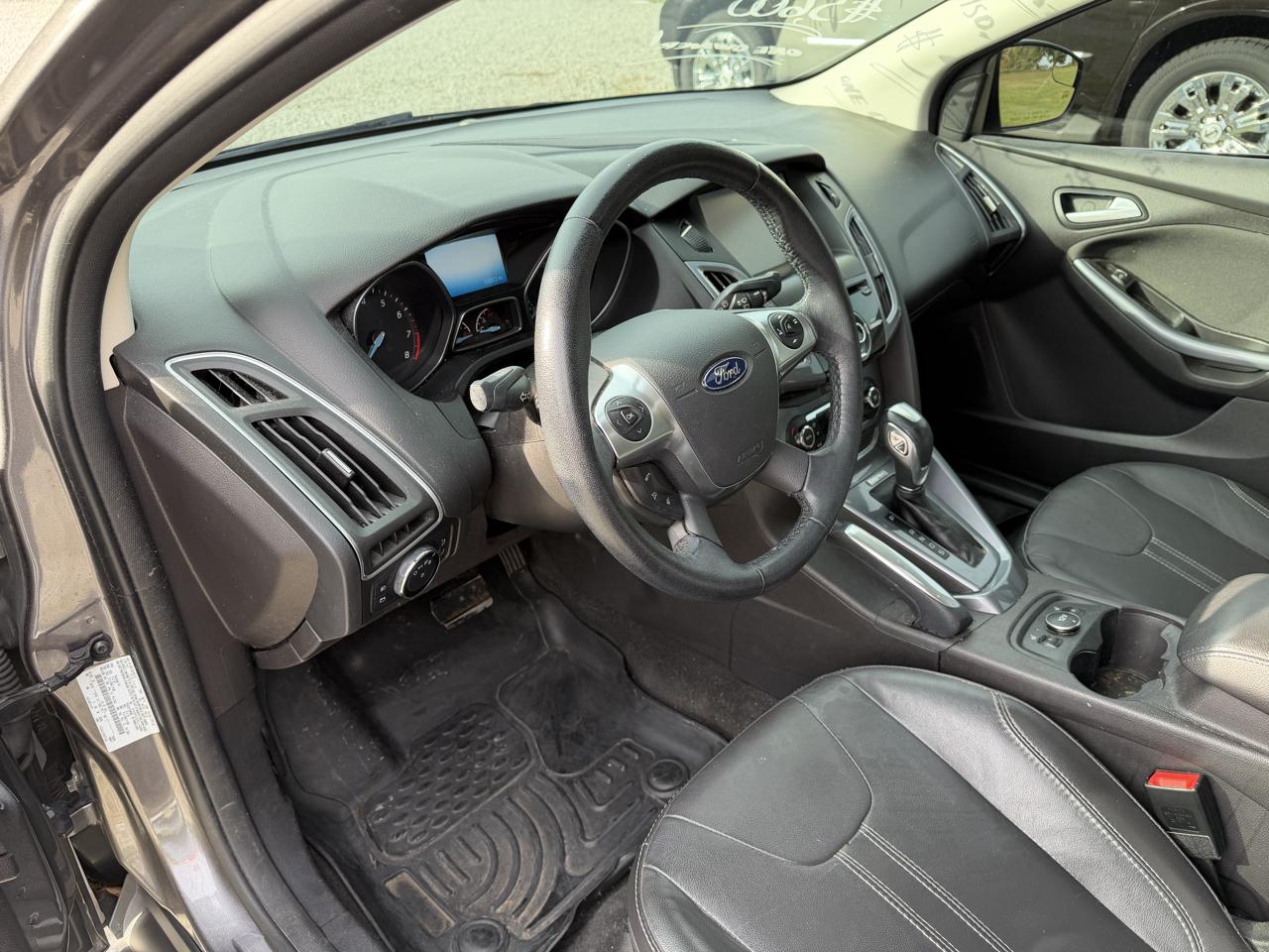 Ford Focus 4dr Sdn Titanium 2014