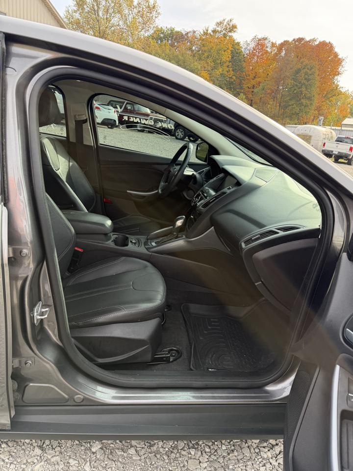 Ford Focus 4dr Sdn Titanium 2014