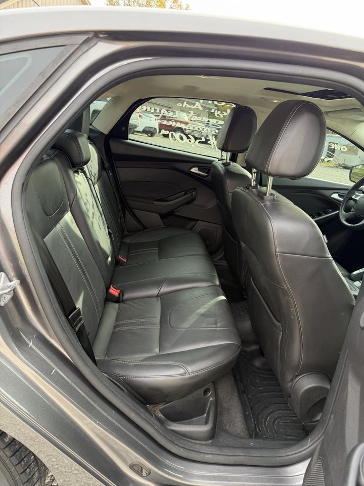 Ford Focus 4dr Sdn Titanium 2014