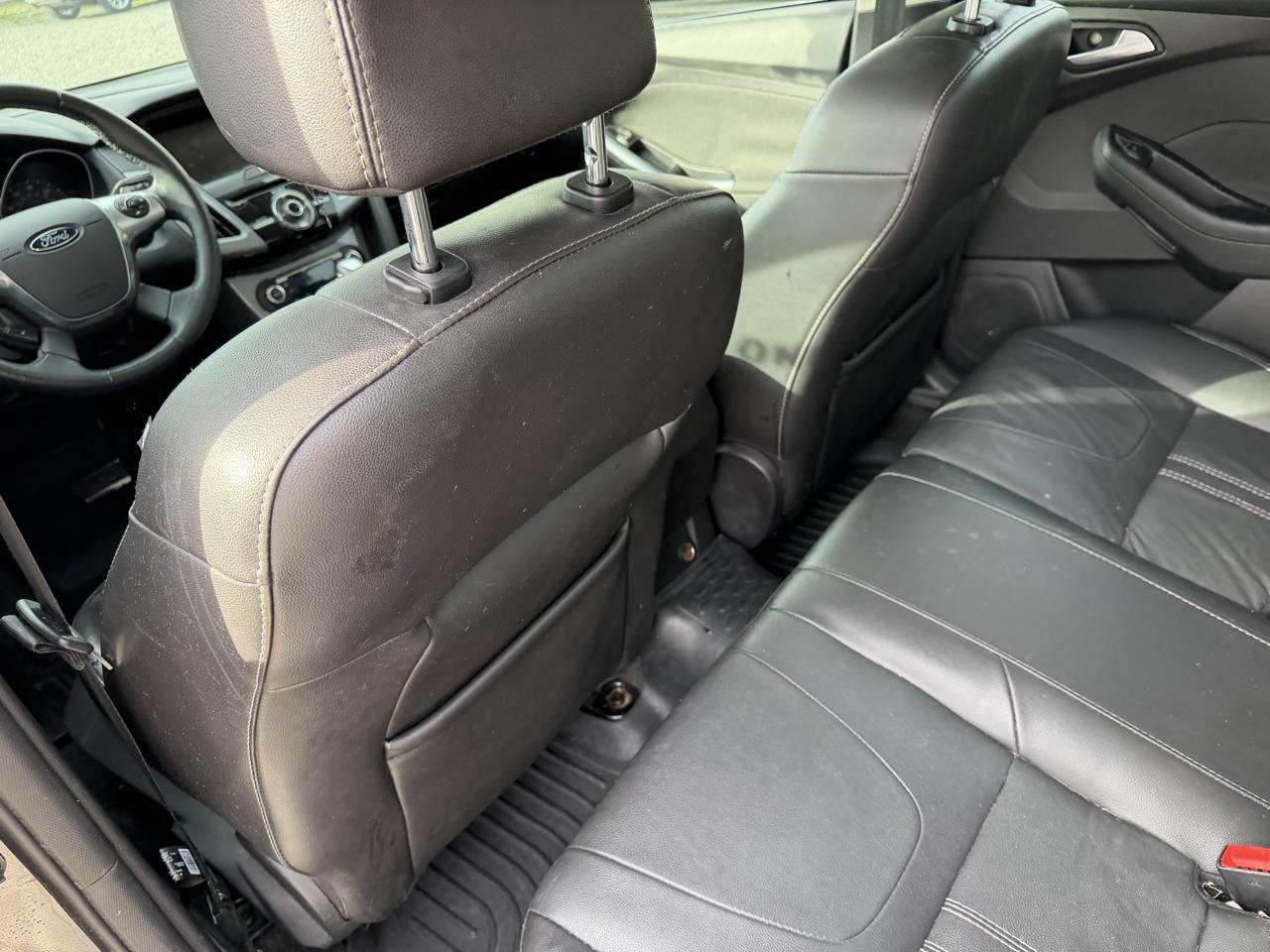 Ford Focus 4dr Sdn Titanium 2014