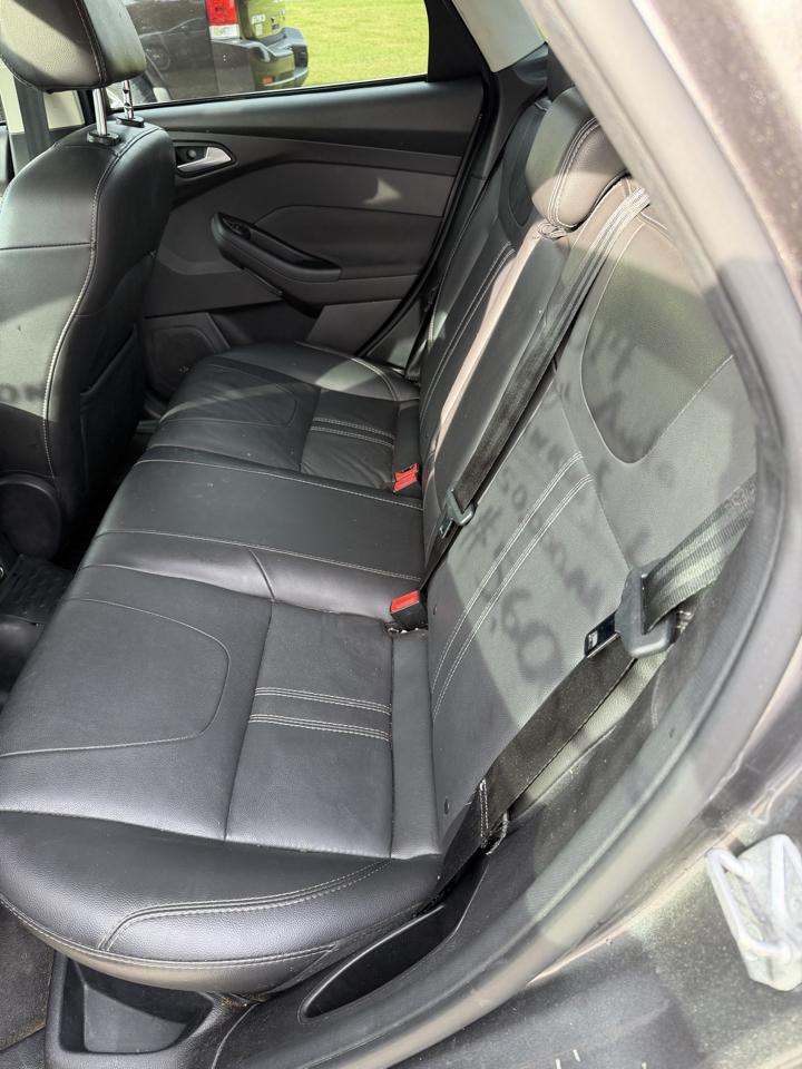 Ford Focus 4dr Sdn Titanium 2014