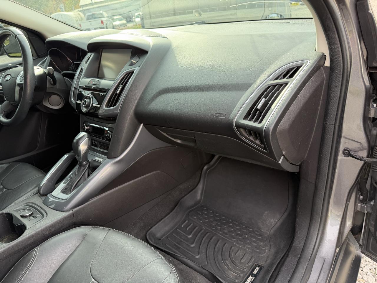 Ford Focus 4dr Sdn Titanium 2014