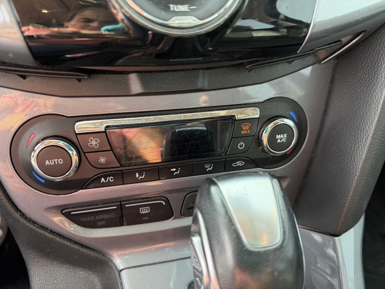 Ford Focus 4dr Sdn Titanium 2014