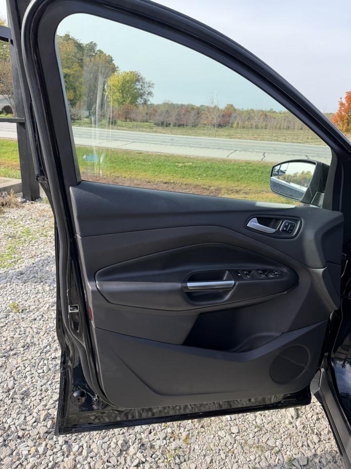 Ford Escape FWD 4dr Titanium 2016