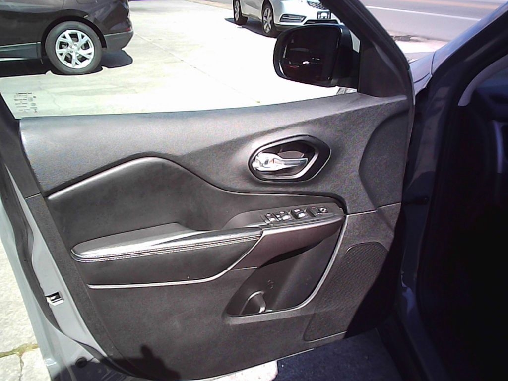 Jeep Cherokee Latitude Plus FWD 2021