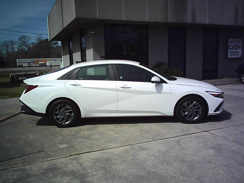 Hyundai Elantra SEL 2024