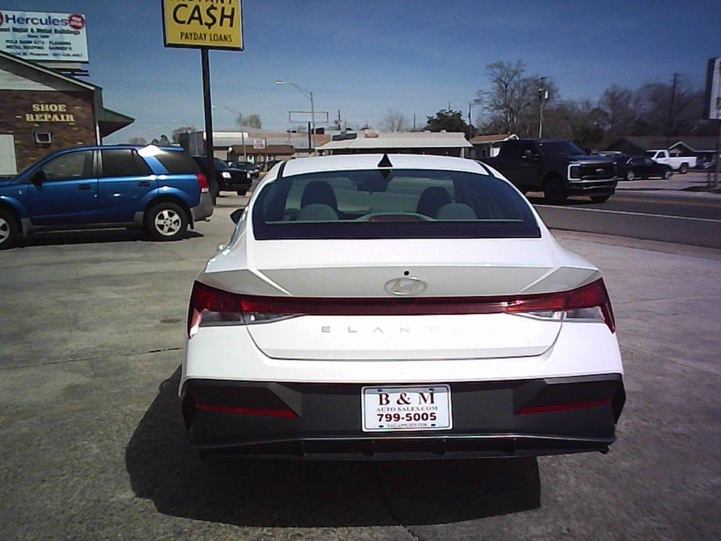 Hyundai Elantra SEL 2024