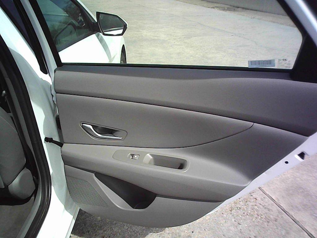 Hyundai Elantra SEL 2024