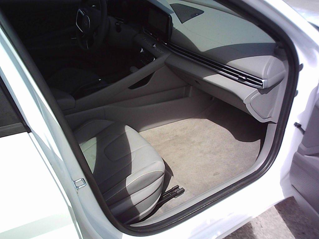 Hyundai Elantra SEL 2024