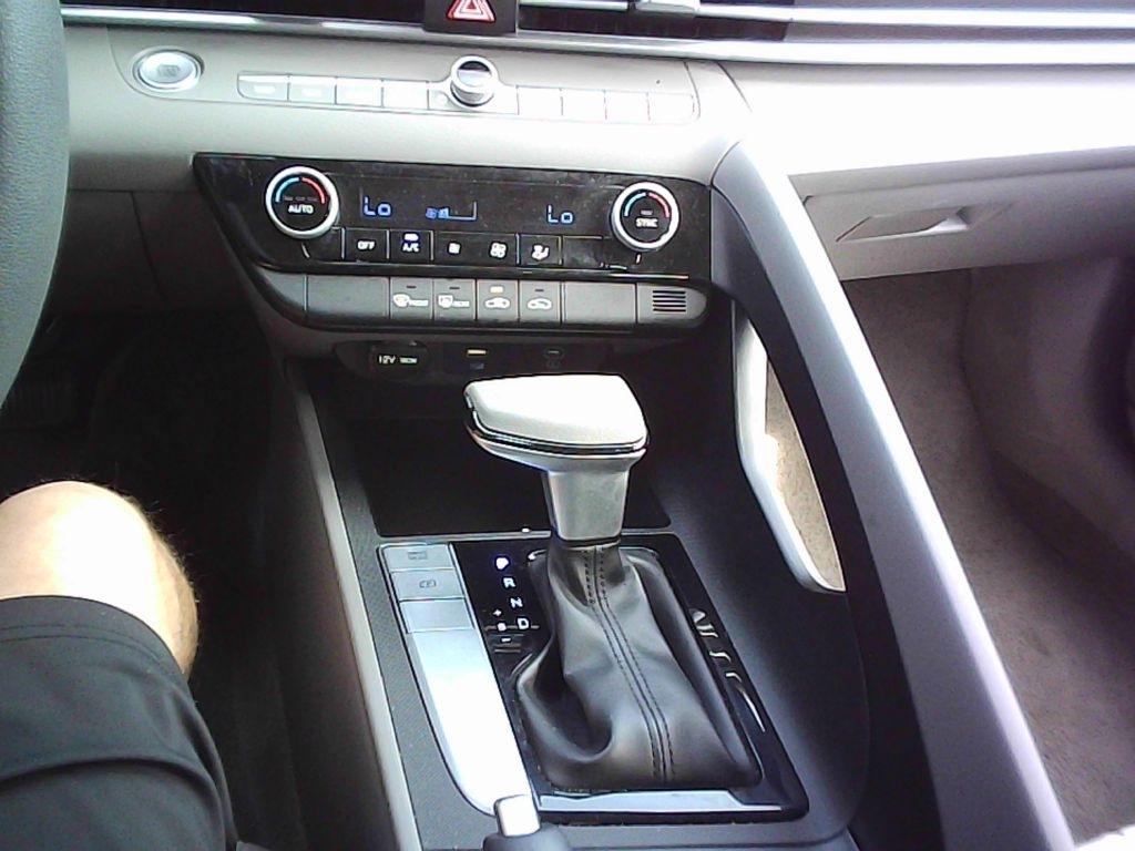 Hyundai Elantra SEL 2024