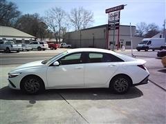 2024 Hyundai Elantra 