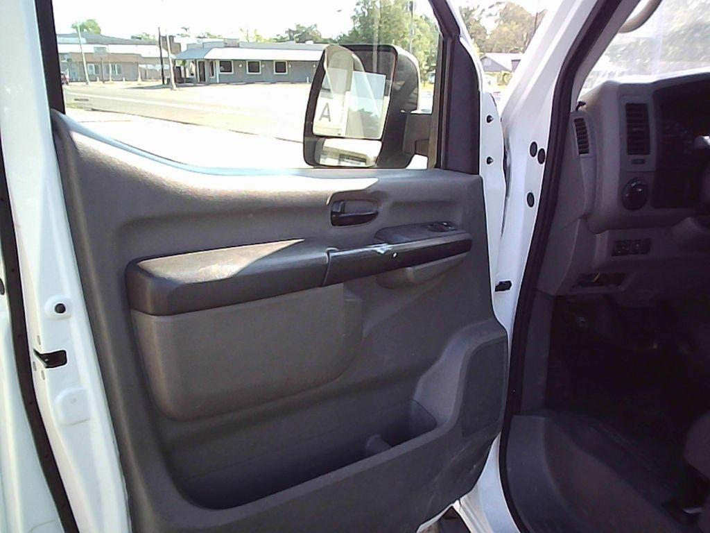 Nissan NV Cargo 2500 HD S V6 2018