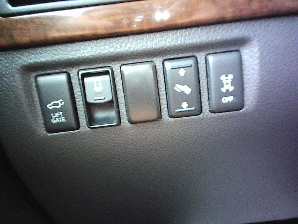 Nissan Armada Platinum 2WD 2015