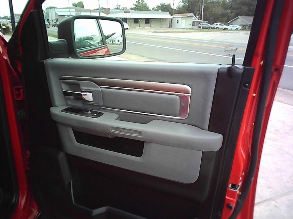 RAM 1500 SLT Quad Cab 4WD 2020