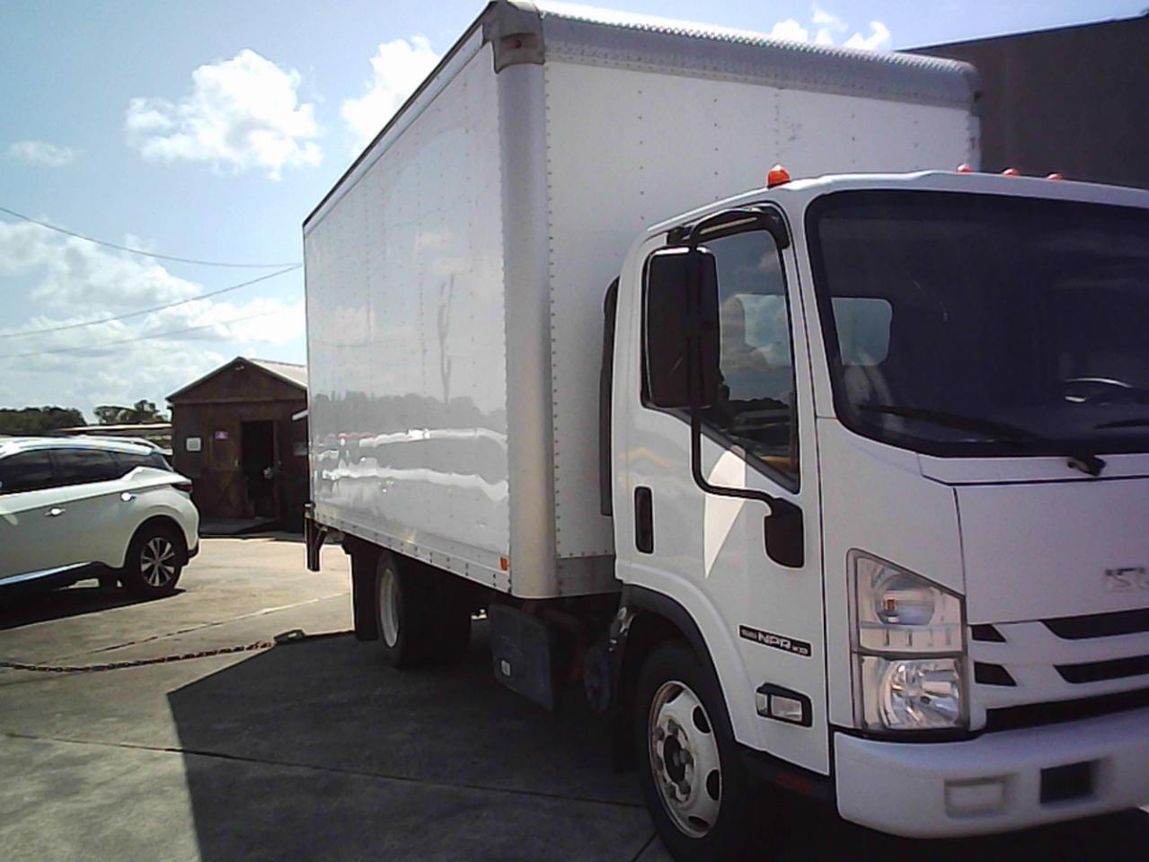 Isuzu NPR HD  2022