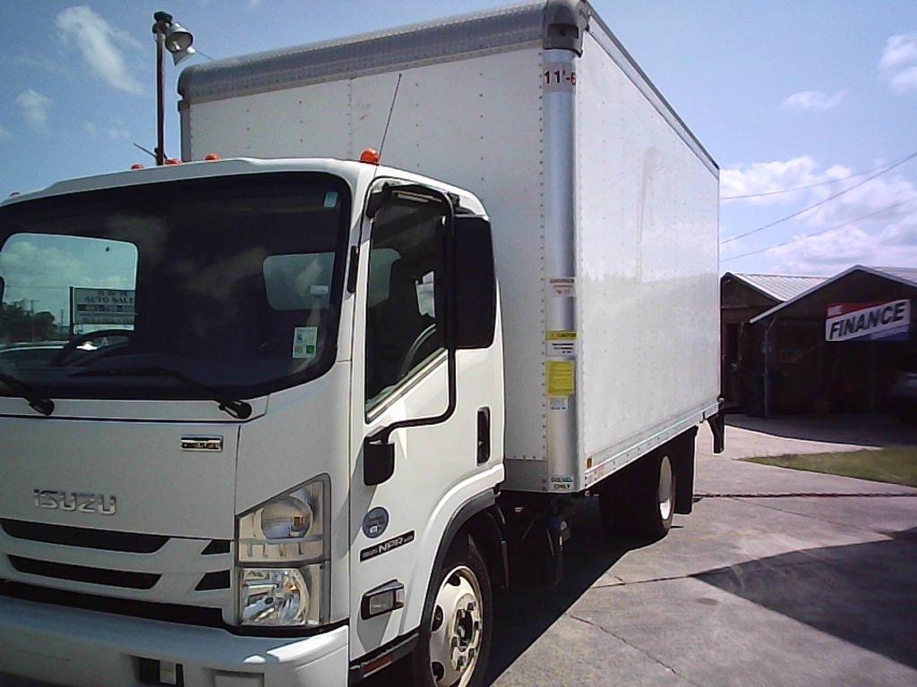Isuzu NPR HD  2022