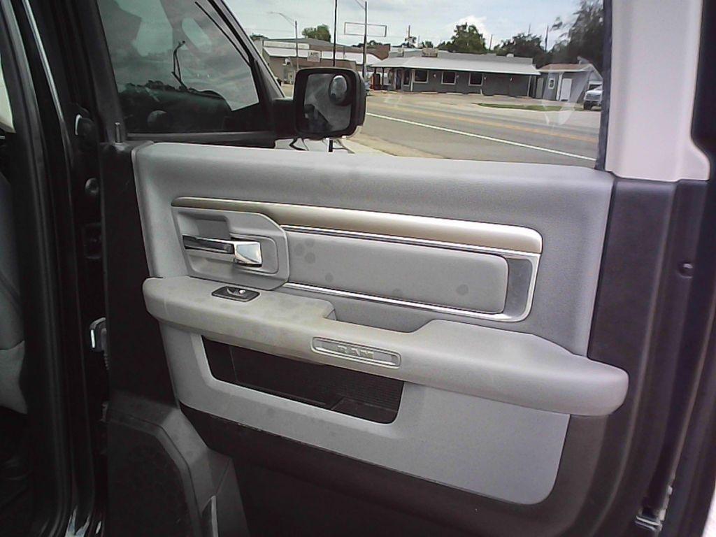 RAM 1500 Classic Lone Star 4x2 Crew Cab 5'7" Box 2019