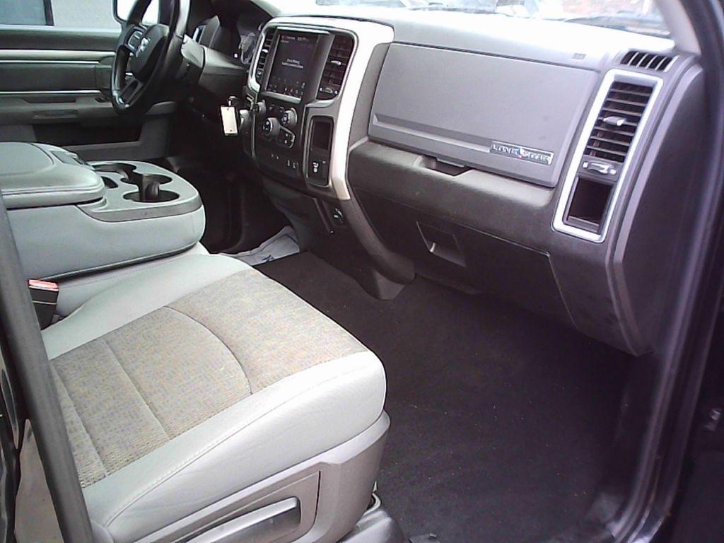 RAM 1500 Classic Lone Star 4x2 Crew Cab 5'7" Box 2019