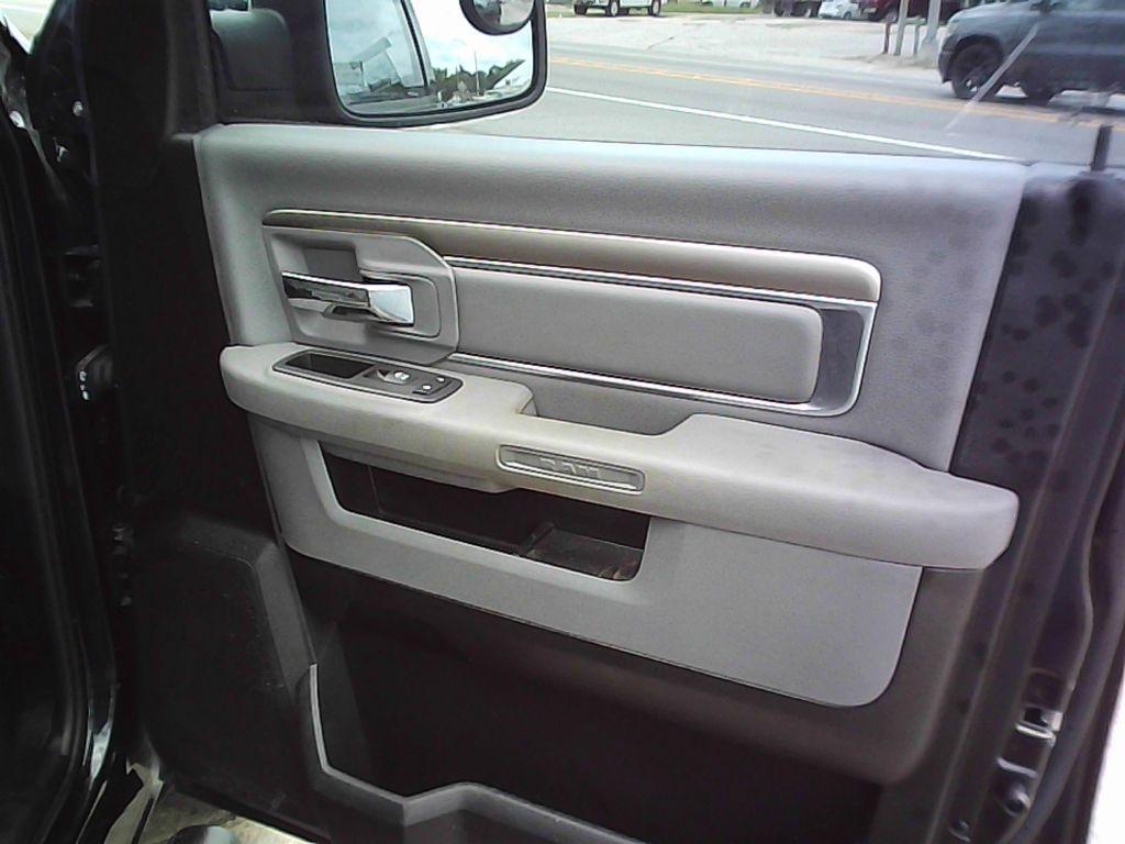 RAM 1500 Classic Lone Star 4x2 Crew Cab 5'7" Box 2019