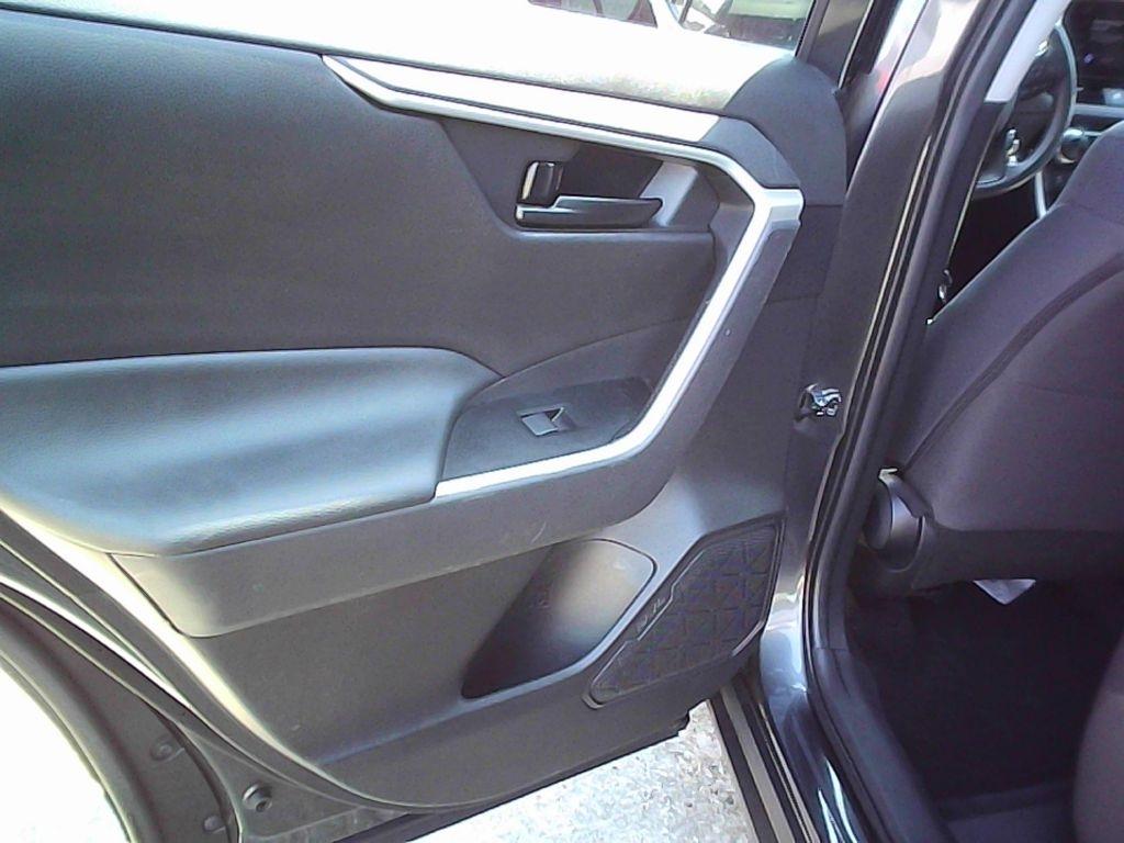 Toyota RAV4 LE 2023