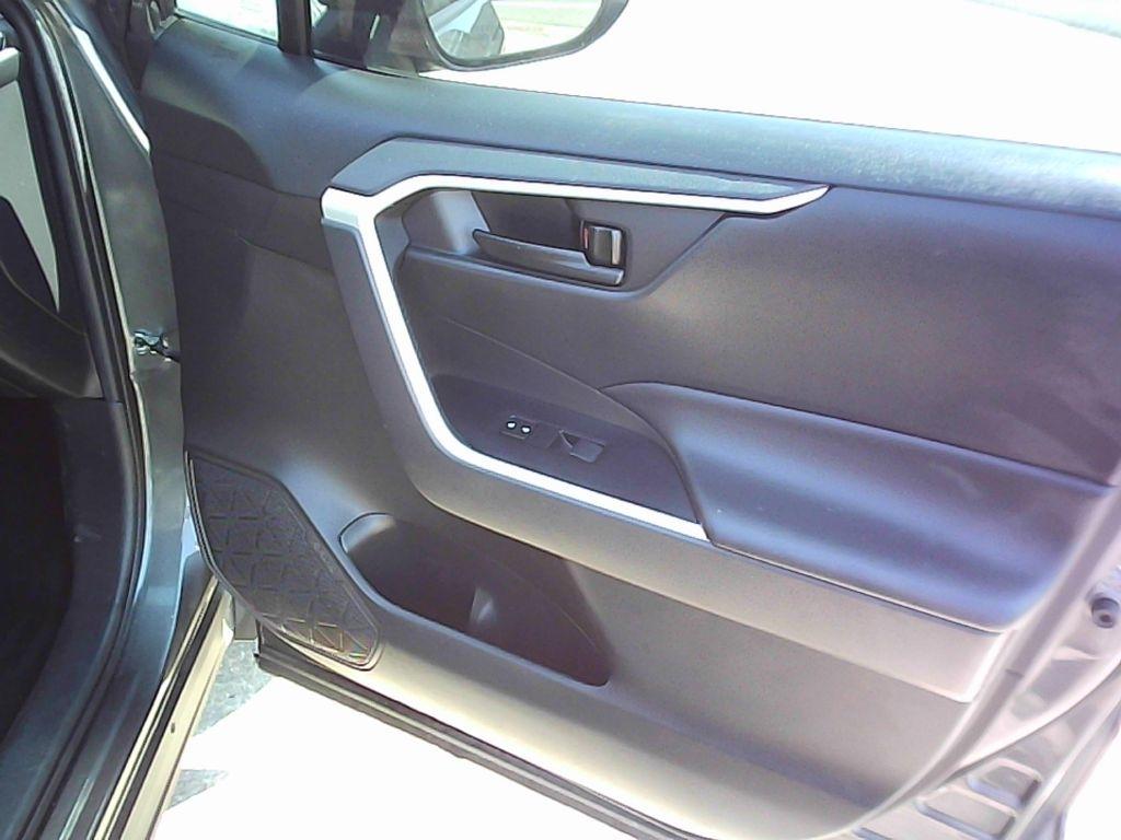 Toyota RAV4 LE 2023
