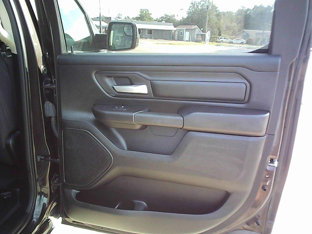 RAM 1500 Tradesman Crew Cab SB 4WD 2019