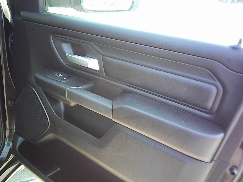 RAM 1500 Tradesman Crew Cab SB 4WD 2019