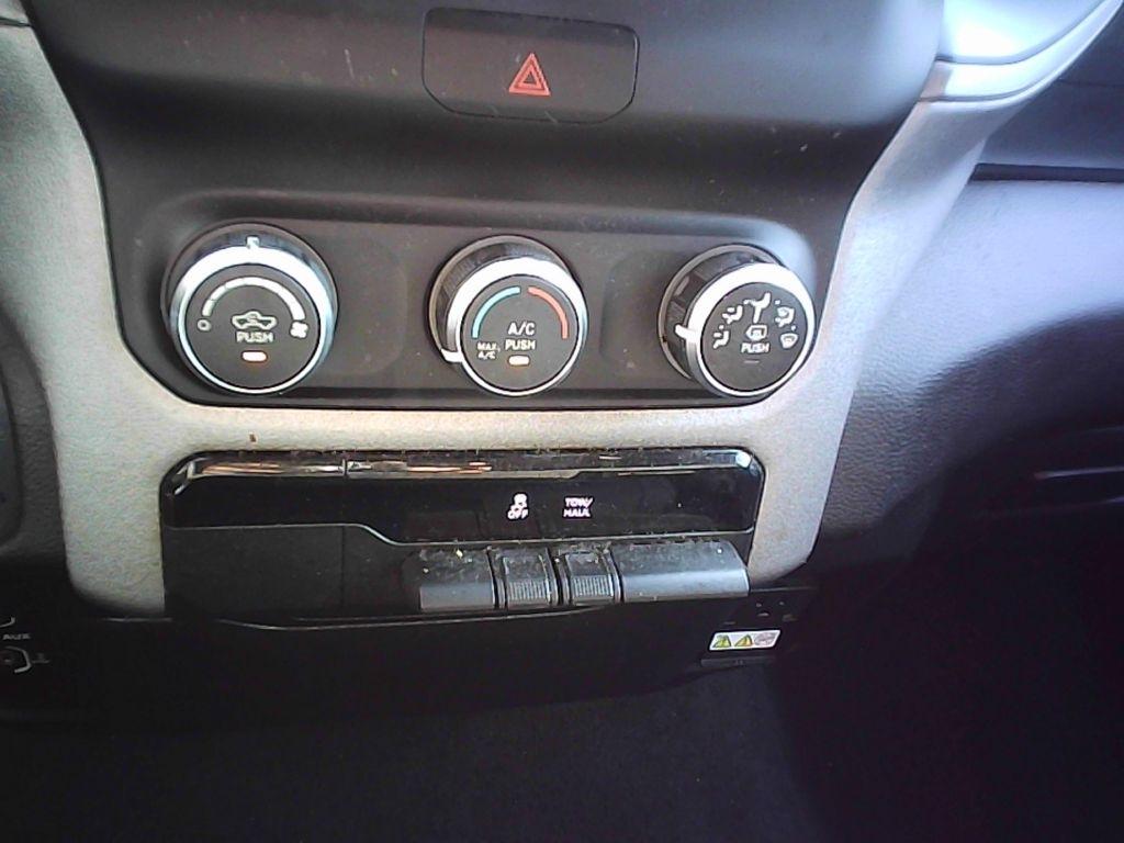 RAM 1500 Tradesman Crew Cab SB 4WD 2019