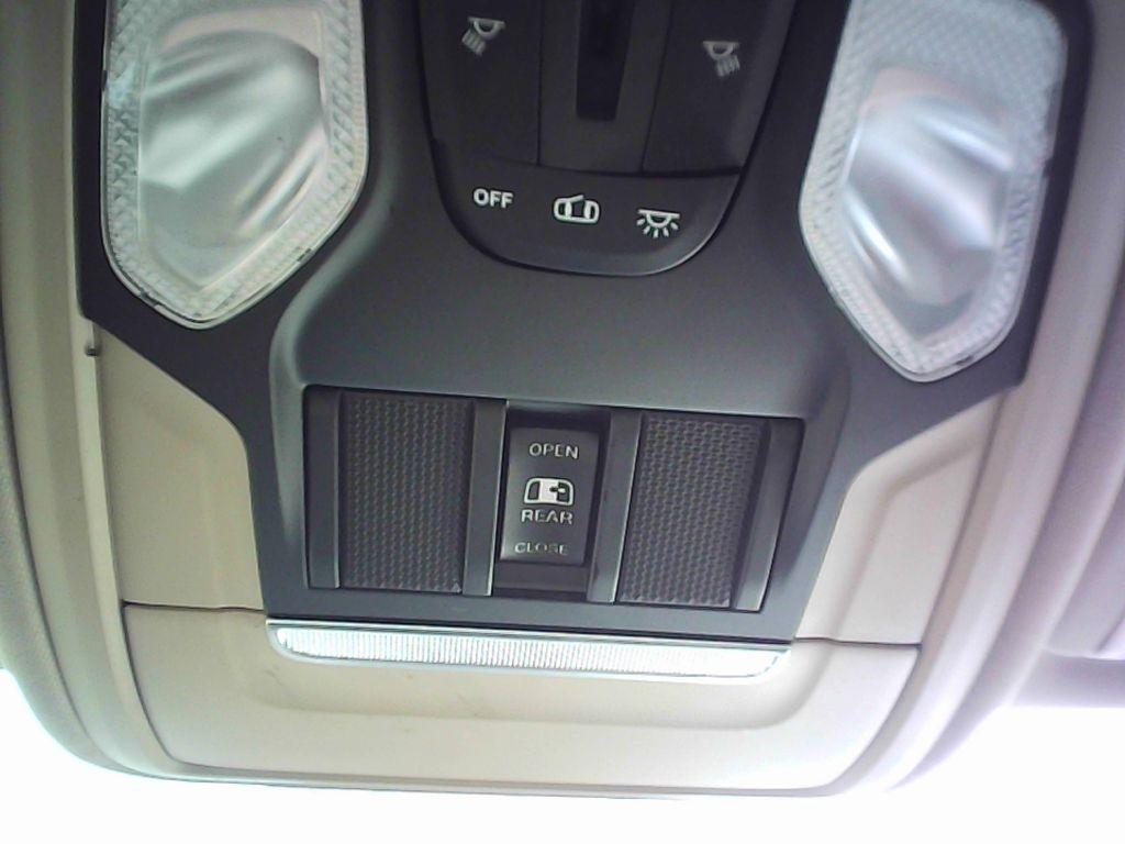 RAM 1500 Tradesman Crew Cab SB 4WD 2019
