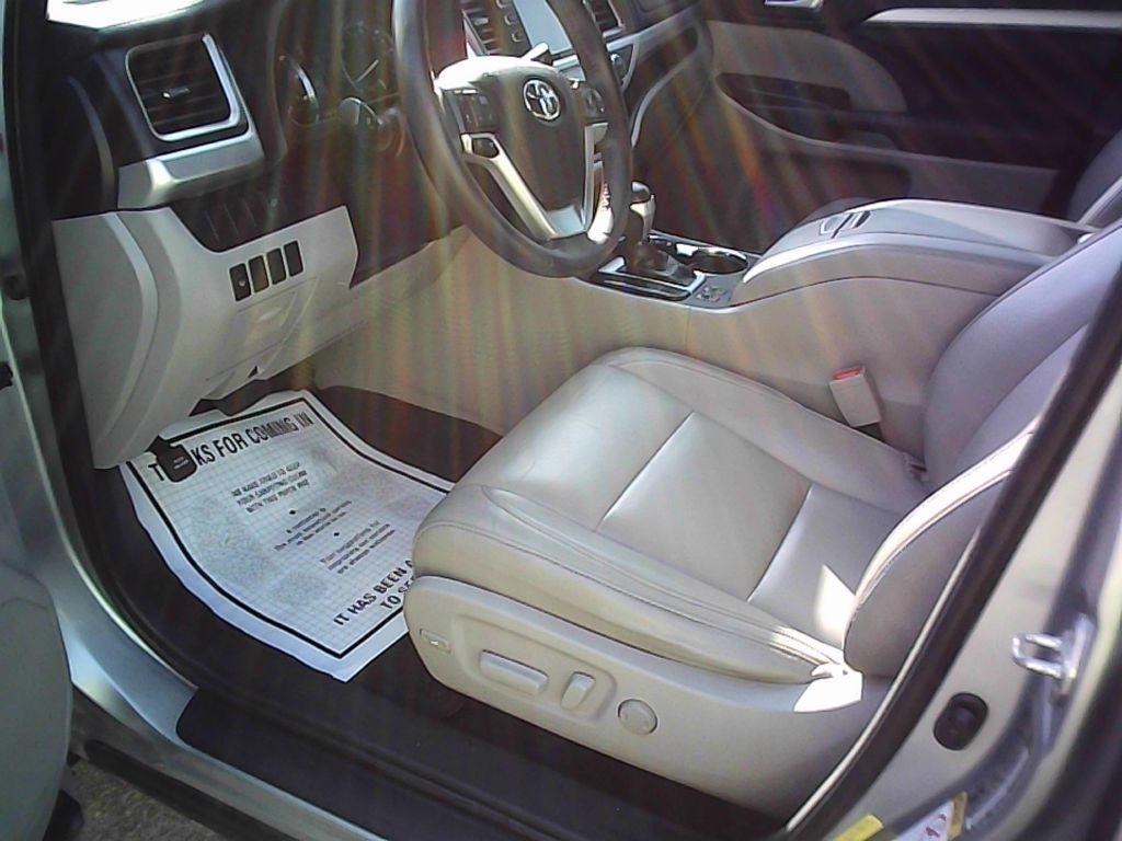 Toyota Highlander XLE FWD V6 2016