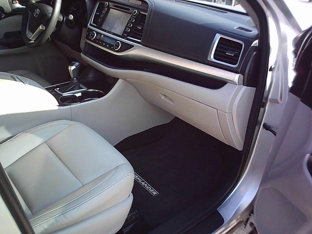 Toyota Highlander XLE FWD V6 2016