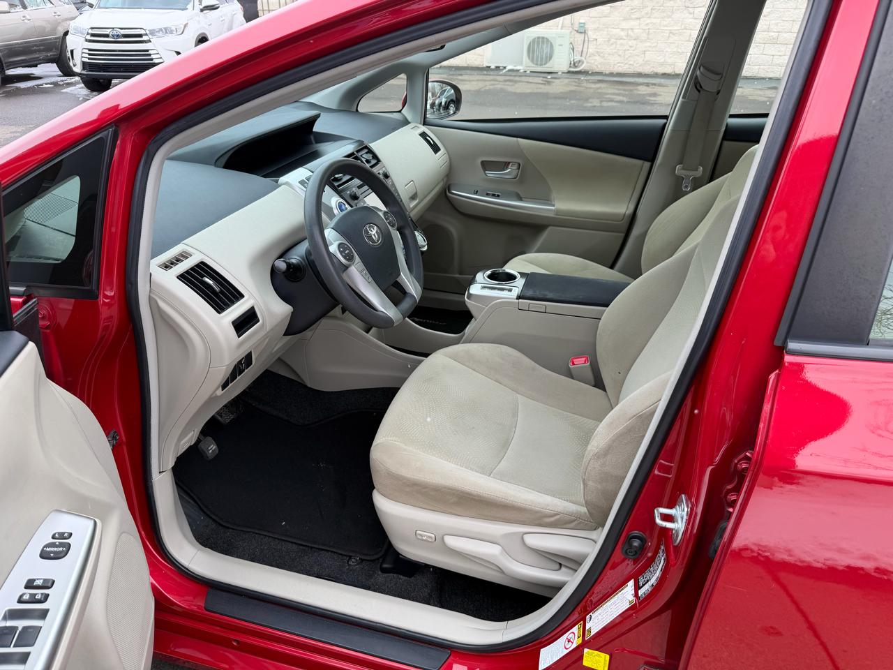 Toyota Prius V Five 2013