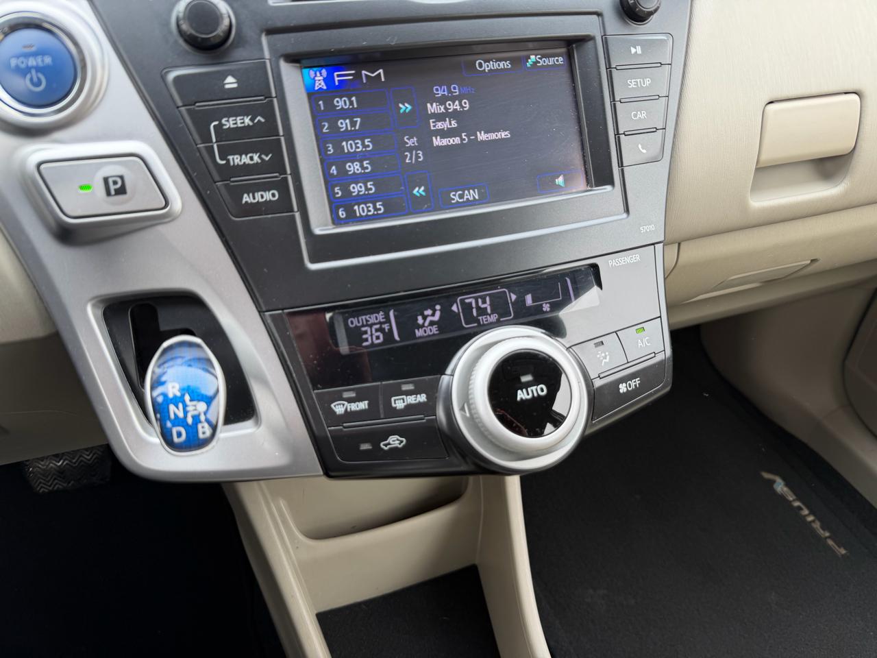 Toyota Prius V Five 2013