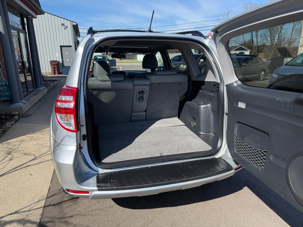 Toyota RAV4 Limited V6 2WD 2010