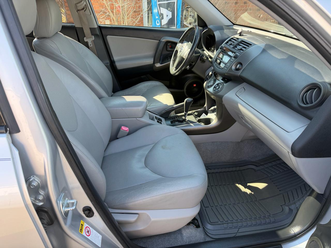 Toyota RAV4 Limited V6 2WD 2010