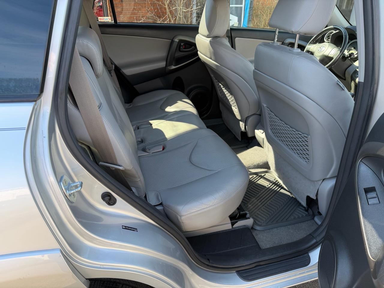 Toyota RAV4 Limited V6 2WD 2010