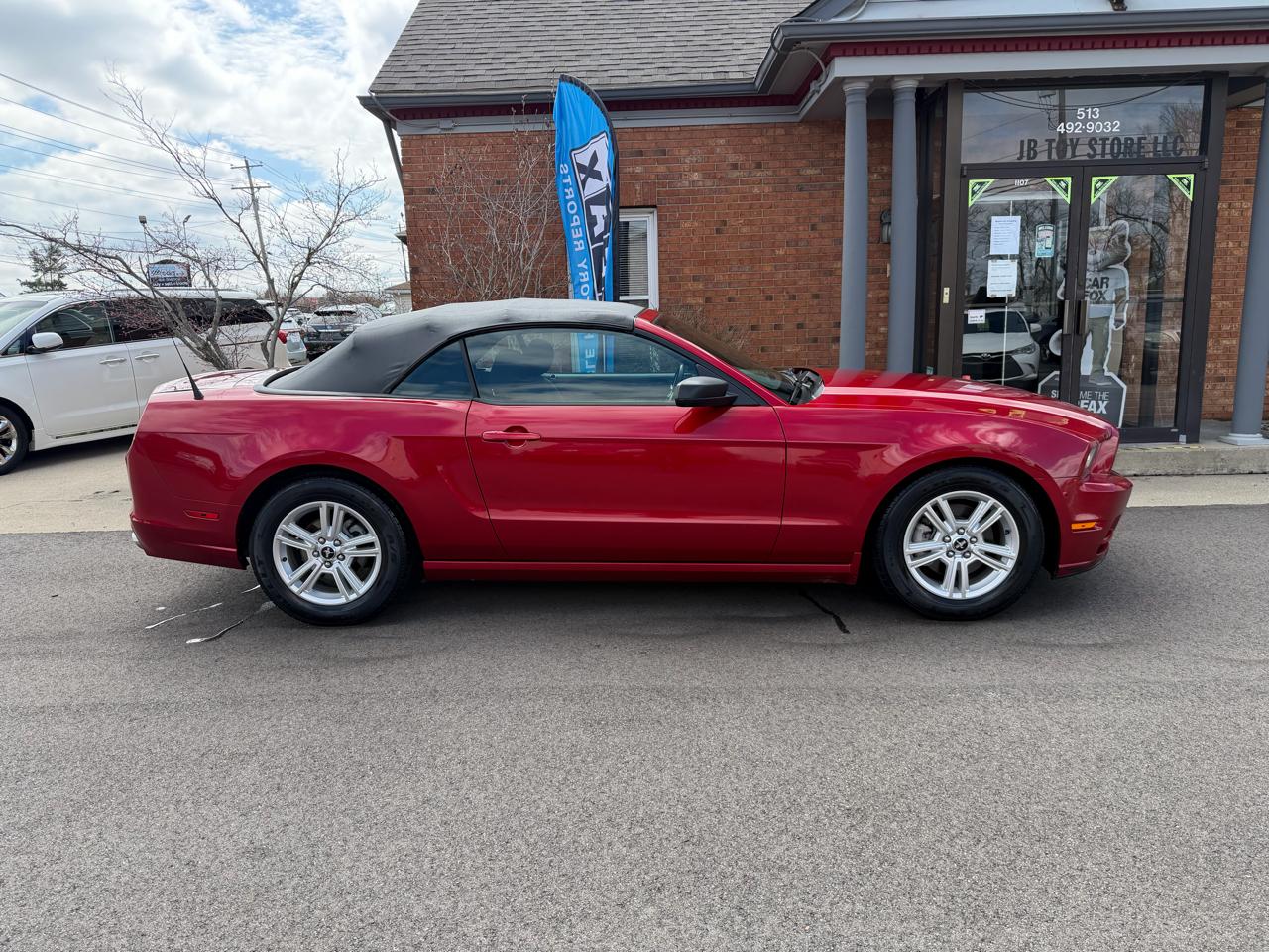 Ford Mustang V6 Convertible 2013