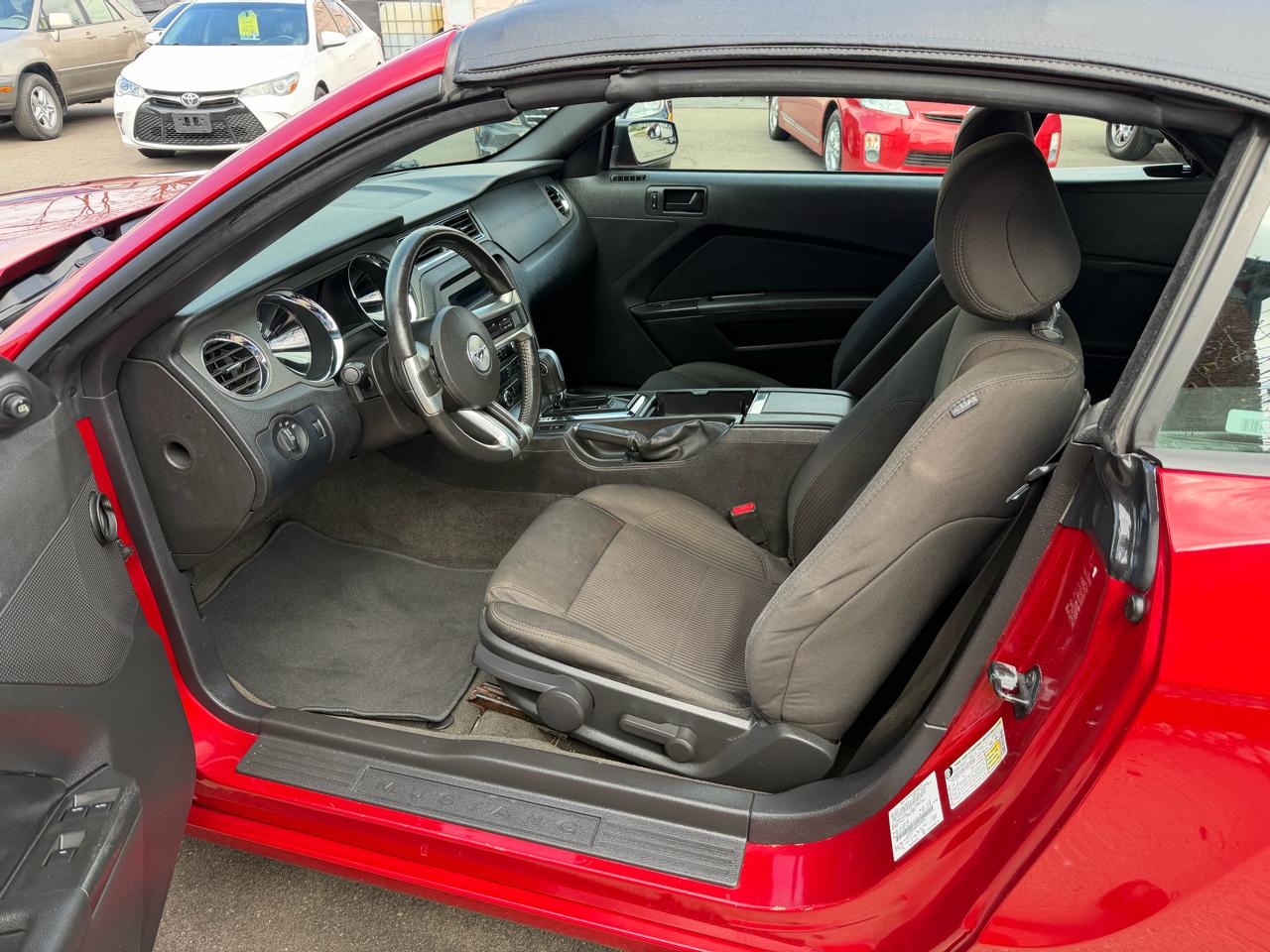 Ford Mustang V6 Convertible 2013