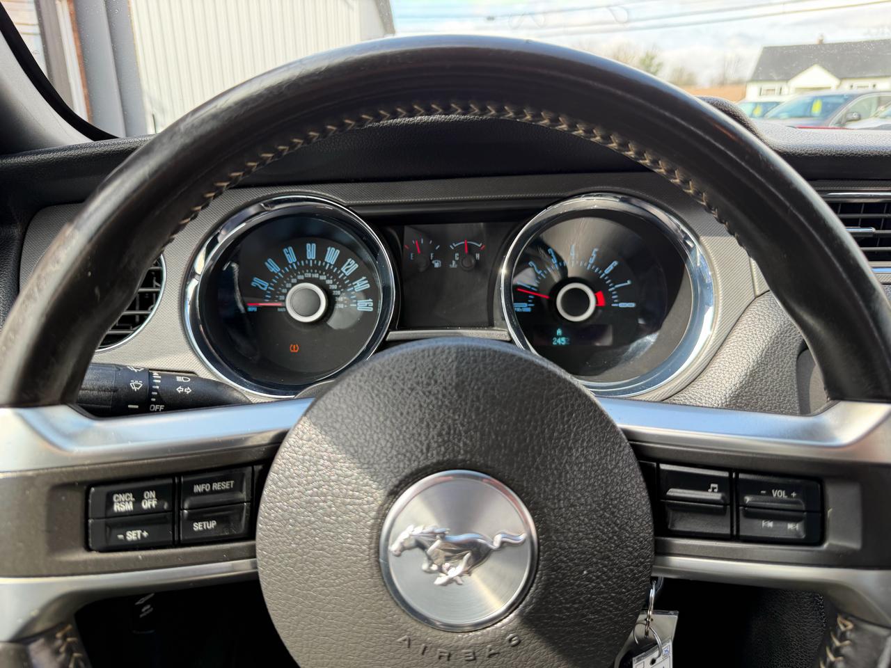 Ford Mustang V6 Convertible 2013