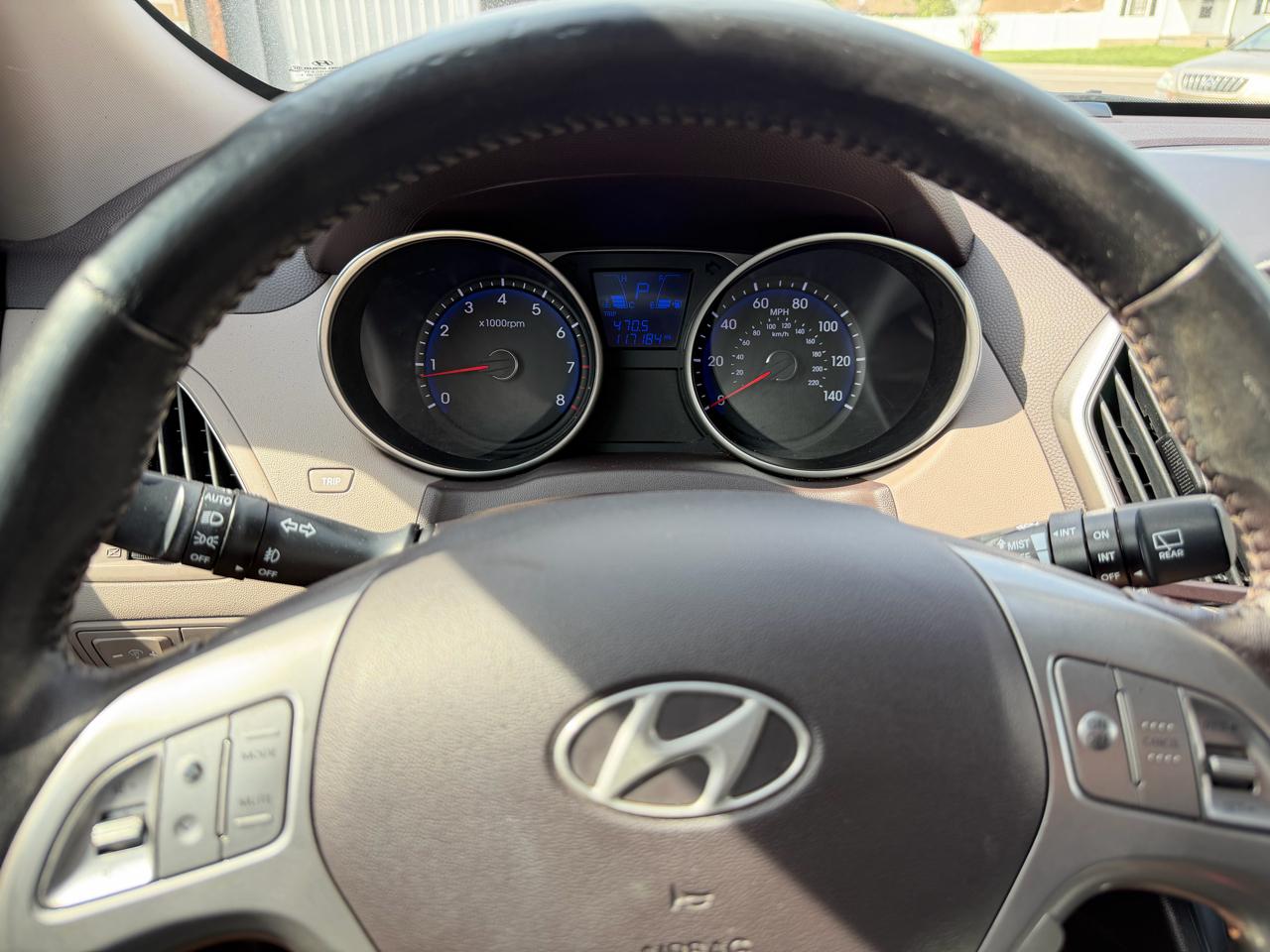 Hyundai Tucson Limited 2WD 2011