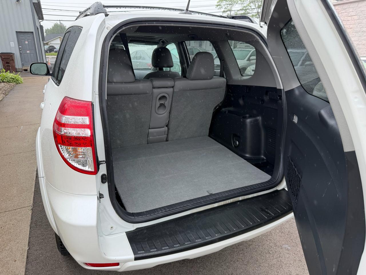 Toyota RAV4 Limited I4 2WD 2012