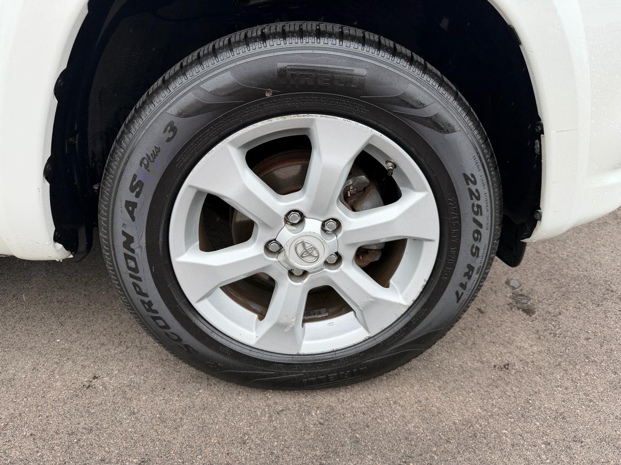 Toyota RAV4 Limited I4 2WD 2012